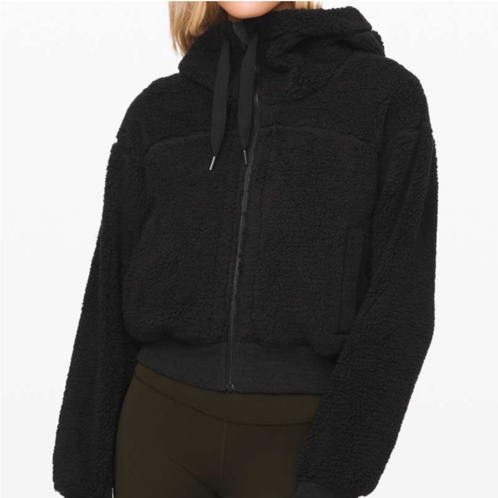Lululemon Short Sweet and Sherpa size Medium heathered core black/black